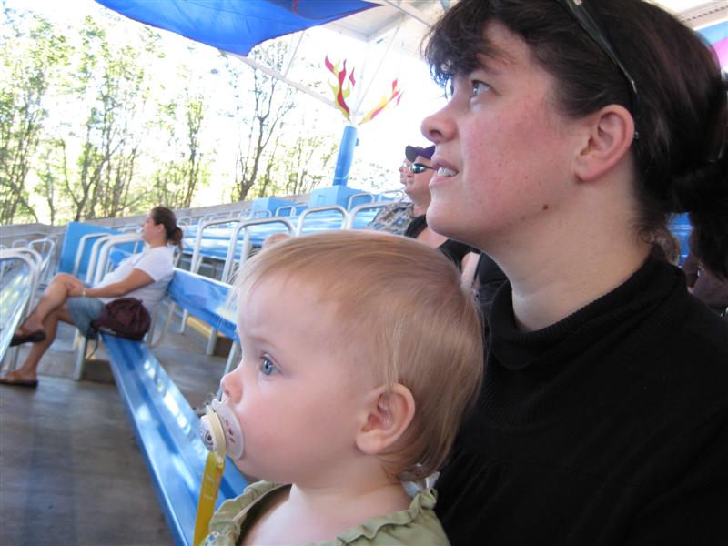 SW (9).JPG - Checking out a show with Mummy...